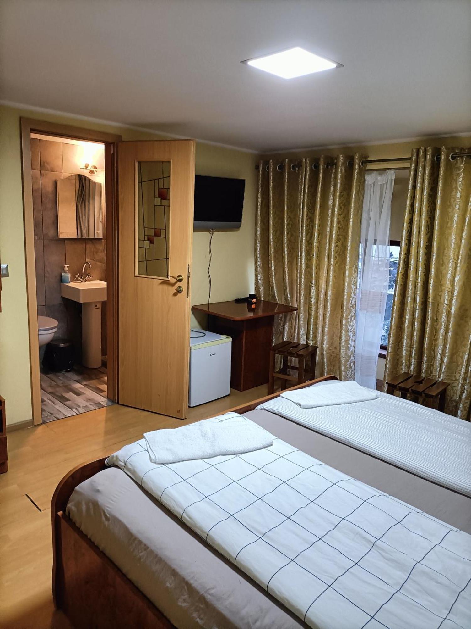 Отель Casa Heidi Тимишоара Экстерьер фото